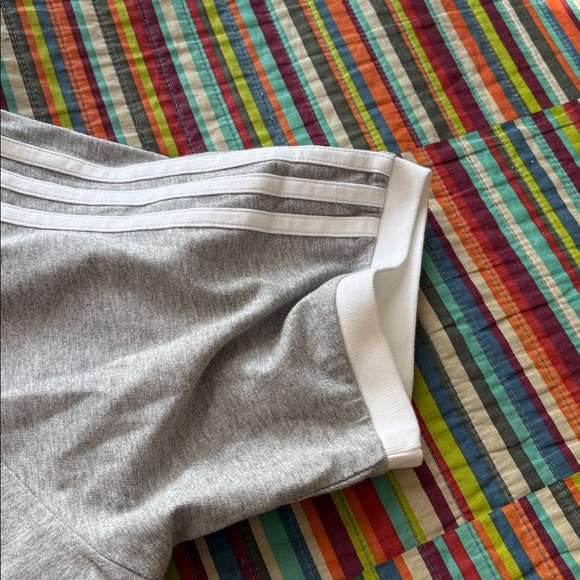 Adidas Light Gray Short Sleeve Tee size large pictured new tags have a few sizes - Picture 4 of 10
